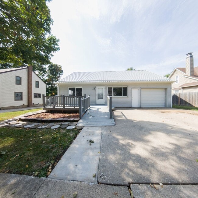 Building Photo - 3 Bedroom 2 Bath Home Conrad Iowa