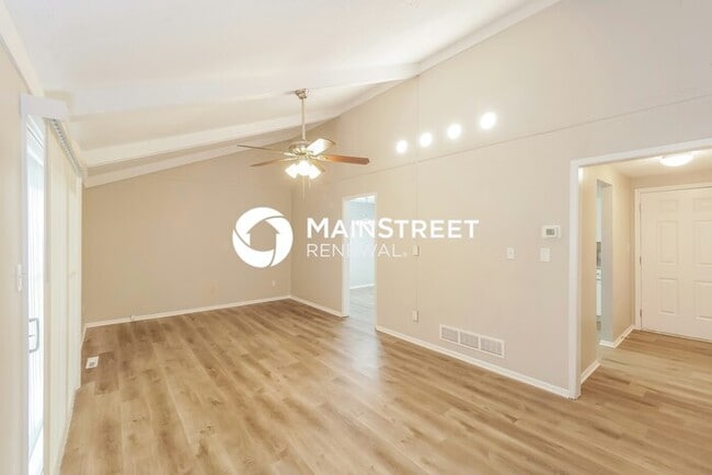 3 Bedroom Pet-Friendly Home in Overland Park, KS with Main Street Renewal
