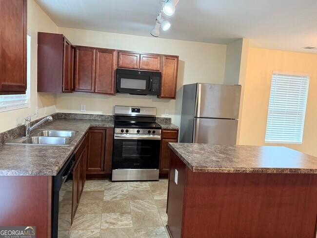 Photo - 18 Everett Cir SE