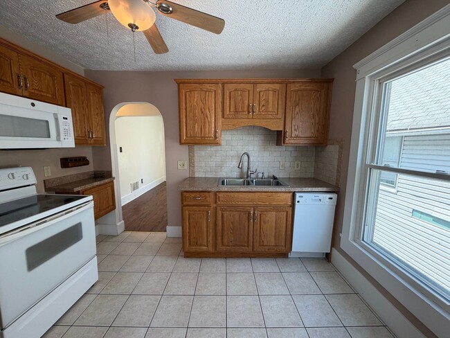 Photo - 251 5th St NE Unit Upper