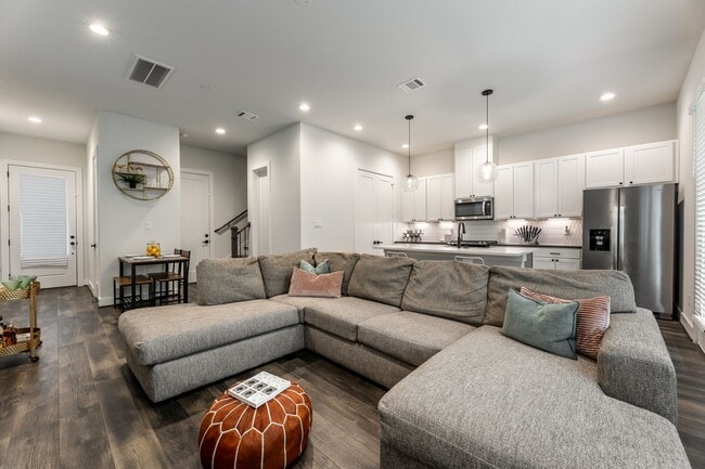 Photo - 5725 White Magnolia St.