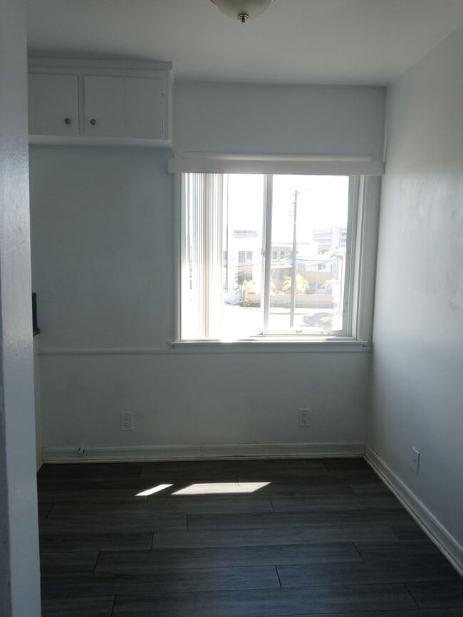 217 E Ivy Ave
