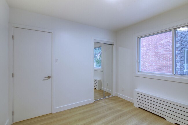 Photo - 760 Rue Galt Unit 114