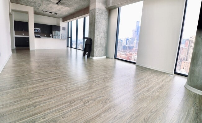 Photo - 1323 S Wabash Ave