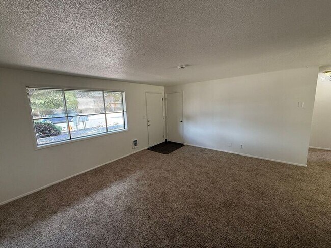 Photo - 3870 Iberis St NE