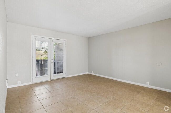 2BR, 1BA - 812SF - Living Room