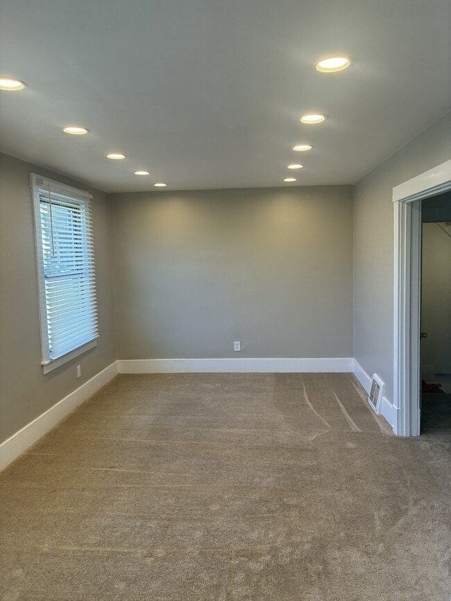 Building Photo - 486 McCargo St