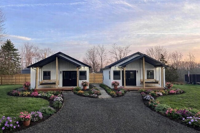 Photo - 7127 Grand River Ave