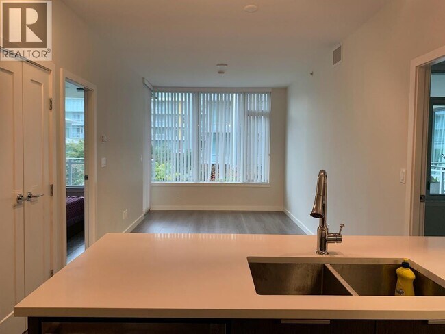 Photo - 3333 Sexsmith Rd Unité 6F