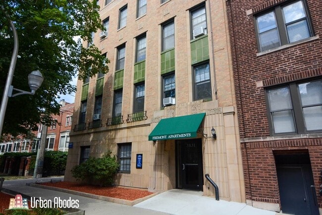 Building Photo - 3835 N Fremont St Unit J08W