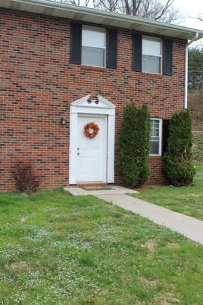 Building Photo - Marbleton Townhomes