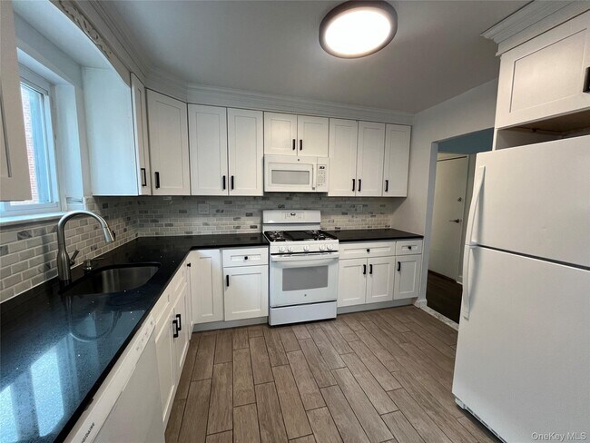 Photo - 75-50 Furmanville Ave