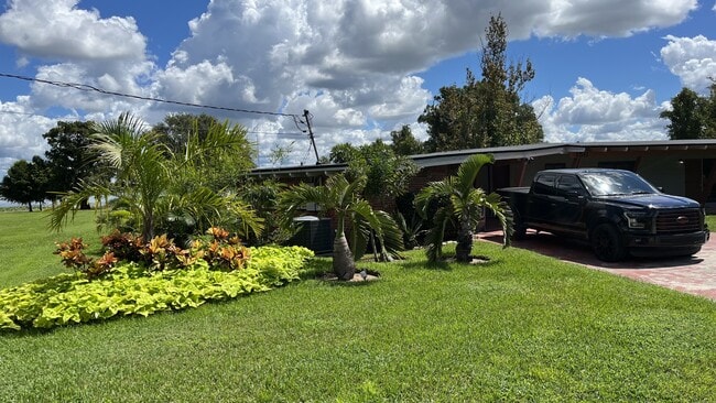 Photo - 1511 S John Young Pkwy