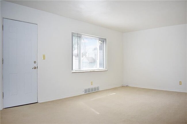 Photo - 100 Primrose Ave