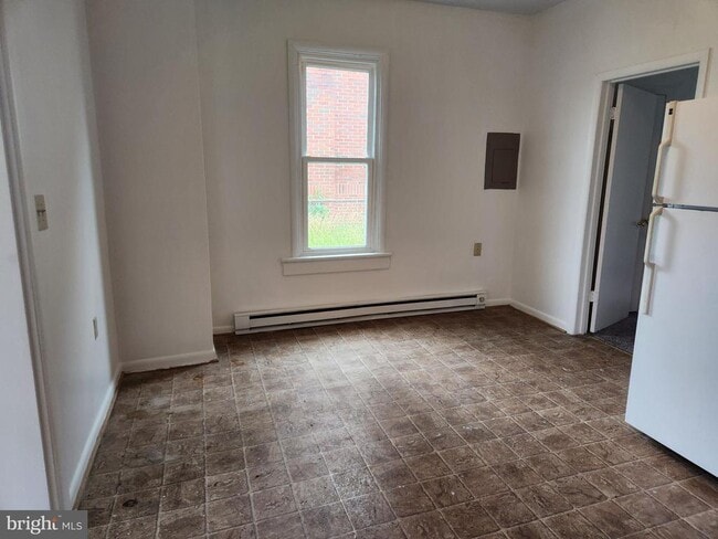 Photo - 406 E Moler Ave