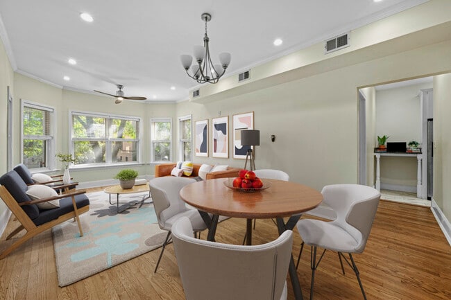 Sala de estar y comedor - 6040 N Kenmore Ave Unidad #1
