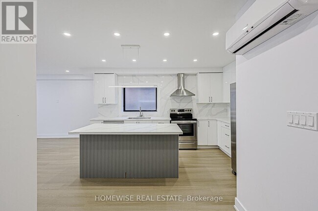 Photo - 999 Eglinton Ave W