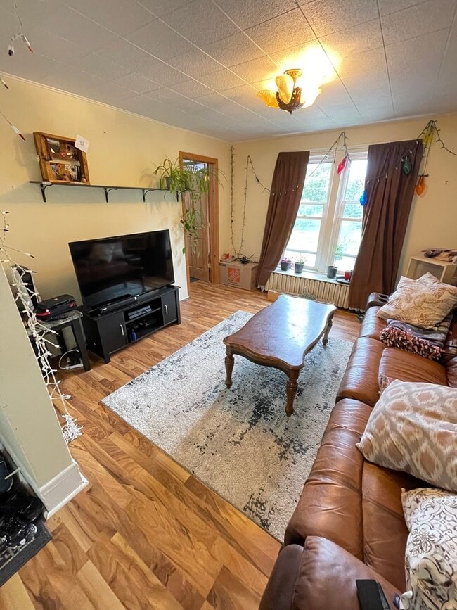 Photo - 504 N 2nd Ave E Unit 2 - Upper