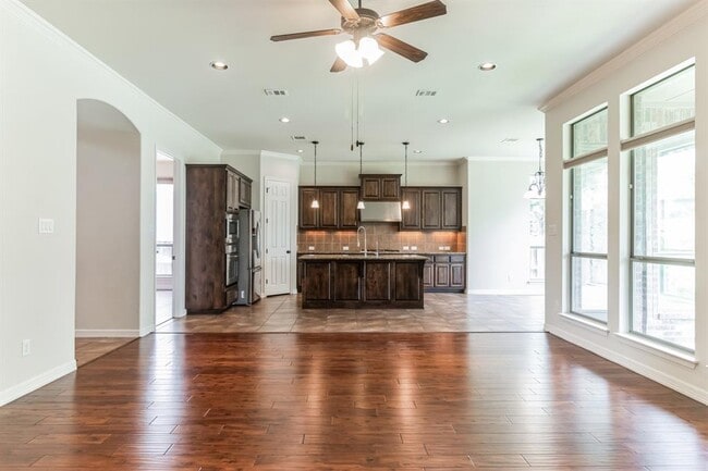 Photo - 208 Angus Dr