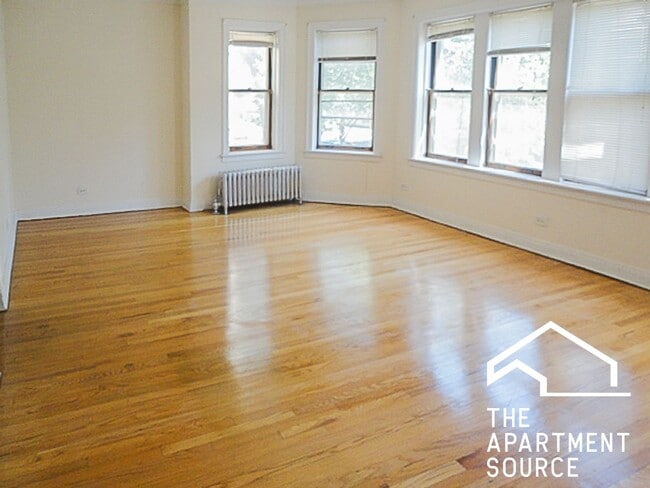 Building Photo - 2546 W Summerdale Ave Unit 1F