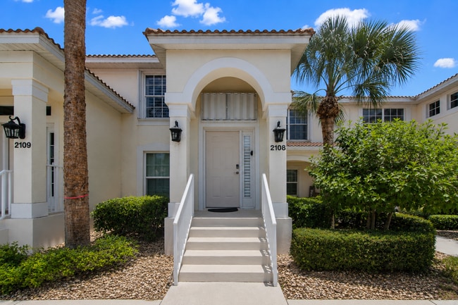 Building Photo - Charming 2-Bed, 2-Bath Condo Retreat with 1,309 Sq Ft in Fort Myers' Premier Locale! Unit 2108