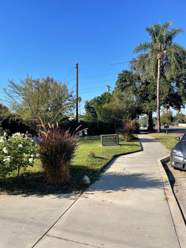 Photo - 5888 Grand Ave