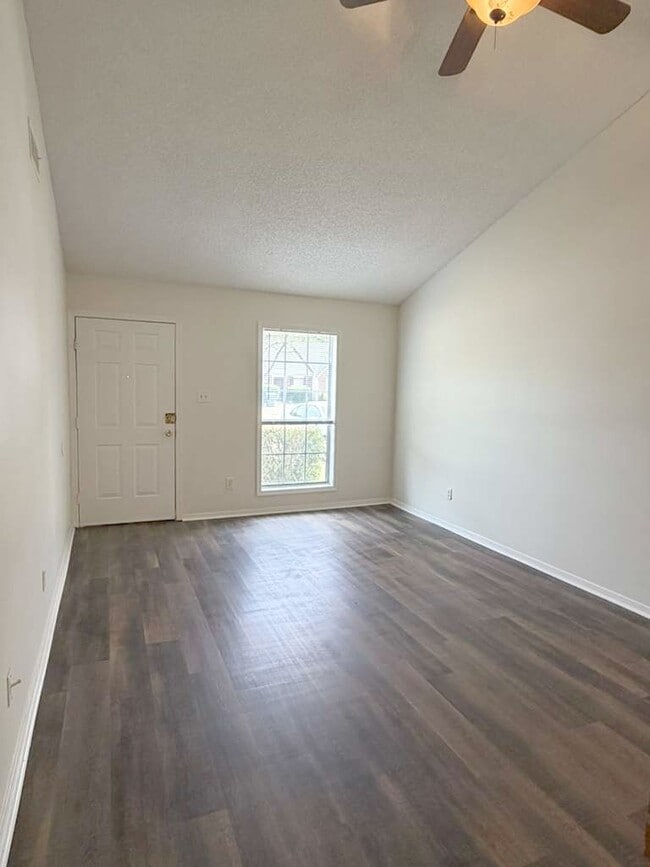 Photo - 3039 Greenlodge Ln