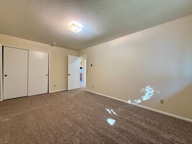 Photo - Vintage Upstairs 2 Bedroom With Patio In Hollywood District ~ Near It All! Off Street Parking~ Pe... Unit 4516