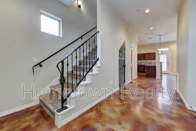 Photo - 463 S Fretz Ave