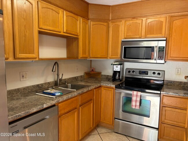 1915 Vista Oaks Cir NE