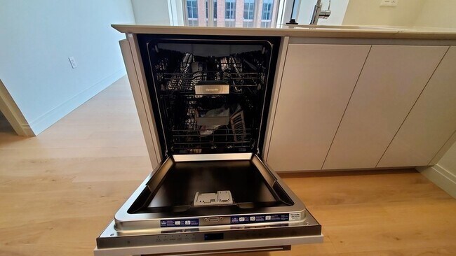 Photo - 135 Seaport Blvd Unidad 908