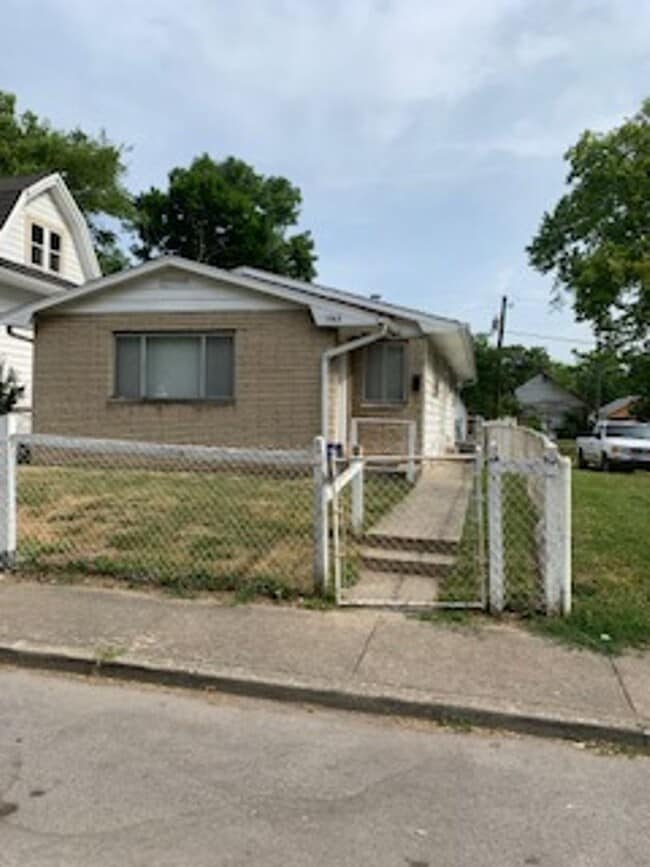 Building Photo - Three Bedroom Home Located Near Burdsal Pk...