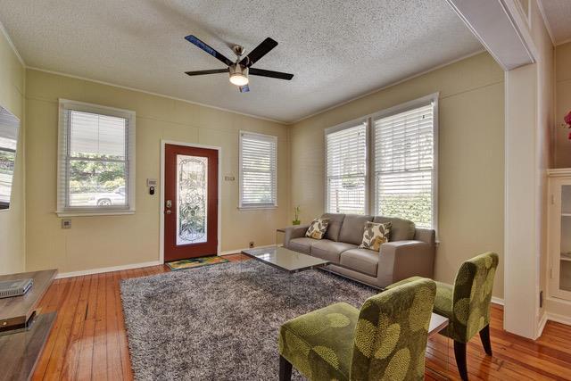 Photo - 607 Baylor St