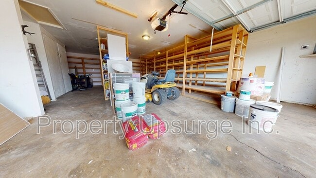 735 Kimball Rd Unidad Garage