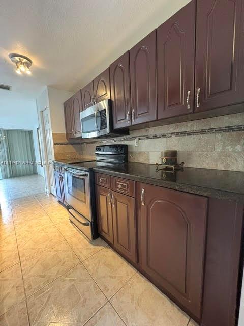 Photo - 835 NW 81st Way Unidad 5