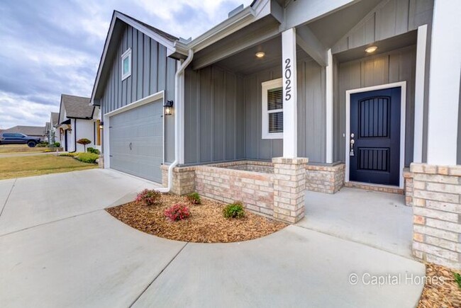Photo - Relax In The Comfort of a 4/2.5/2! House