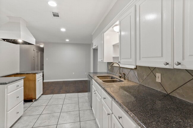 Photo - 9644 Meadowdale Dr