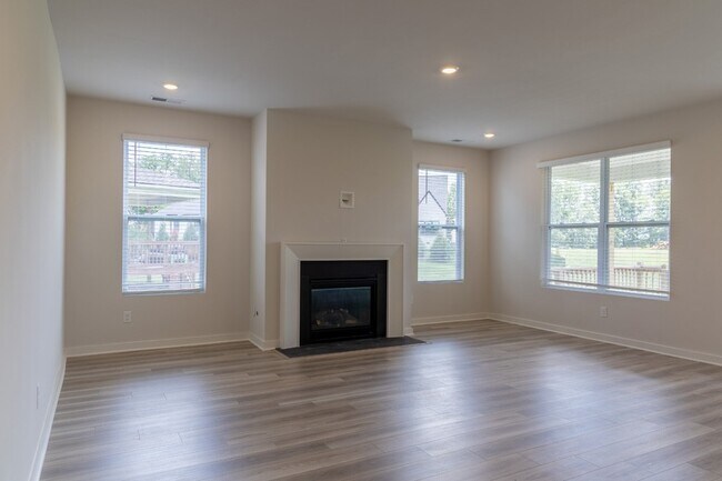 Photo - 1442 English Oak Dr