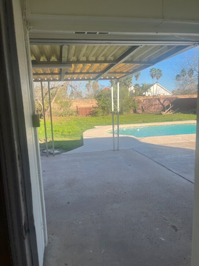 Photo - 3020 Floresta St