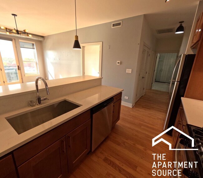 Photo - 2740 N Spaulding Ave Unidad 604