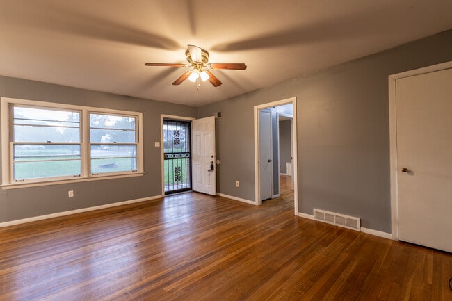 Photo - 430 N Graham St