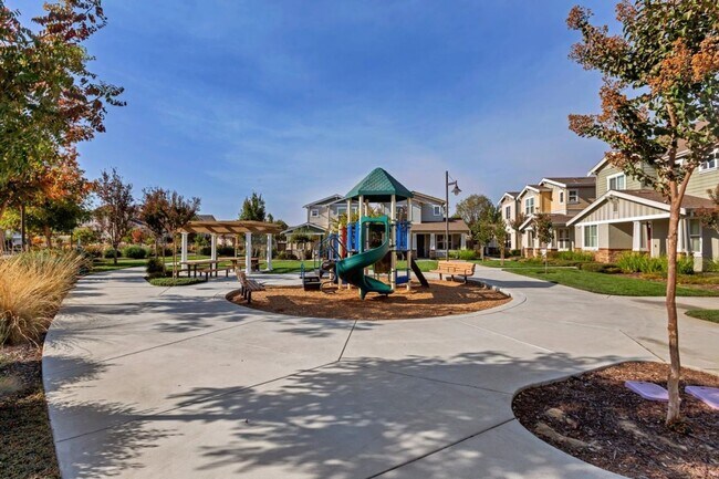 Photo - Exceptional 3 Bed 2.5 Bath Townhome in Mor...