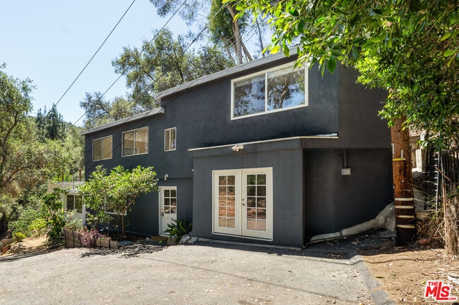 Building Photo - 8301 Lookout Mountain Ave Rental