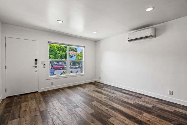 Photo - 6307 Elgin St.