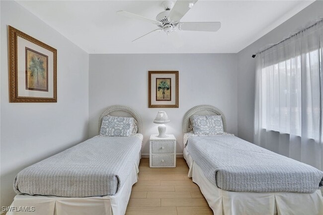 Building Photo - 2420 Hidden Lake Dr Unit 1008