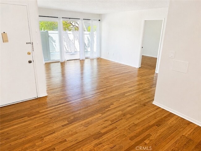 Photo - 1745 Maple Ave Unidad 49