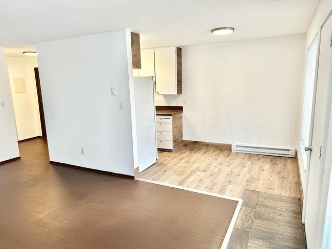 Photo - Apline B Apartments