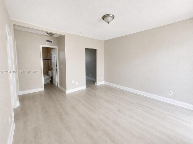 1920 Washington Ave Unit 5