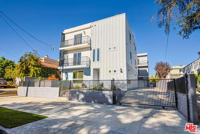 Photo - 10801 Kling St