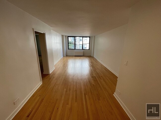 Building Photo - EAST 49 STREET Unit 3S Rental